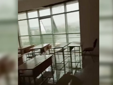 Naxçıvanda yağışdan sonra məktəbi su basdı