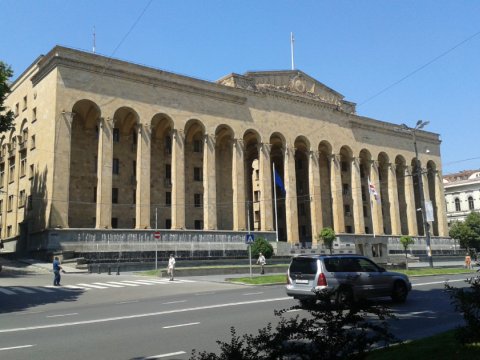 Gürcüstan parlamenti qalmaqallı qanunu qəbul etdi