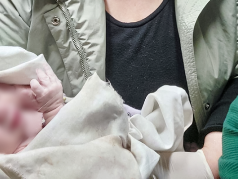 İsmayıllıda təcili yardım maşınında körpə dünyaya gəldi - FOTO