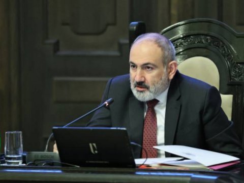 Paşinyanın reytiniqi aşağı düşüb - SORĞU