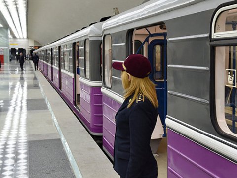 Metroda sərnişinin halı pisləşdi - Qatar yubandı