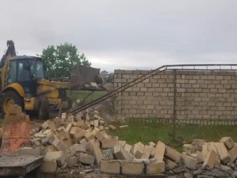 Göygol və Gədəbəydə sənədsiz tikililər söküldü - VİDEO