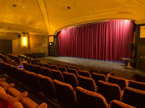 Baş nazirdən teatrlarla bağlı QƏRAR