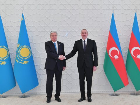 Prezident İlham Əliyev Tokayevə zəng etdi