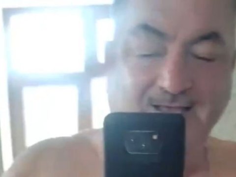 Çılpaq görüntülərini paylaşan vəzifəli şəxs TUTULDU