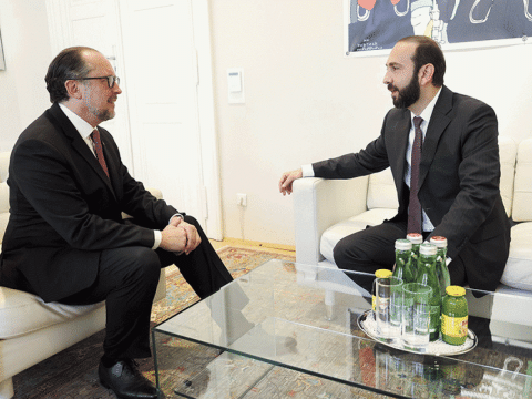 Mirzoyan həmkarı ilə Azərbaycandan danışdı