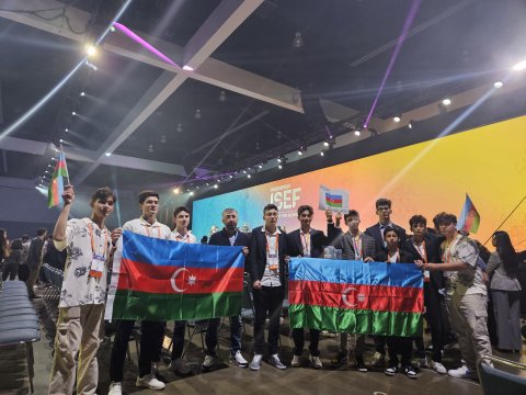 Məktəblilərimizin Beynəlxalq Yarışmada ilk medalı - FOTO