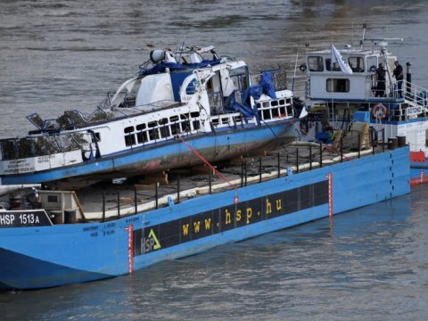 Dunay çayında gəmilər TOQQUŞDU