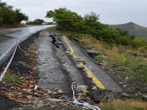 Ağsu dolaylarında asfalt çökdü - Yol bağlandı