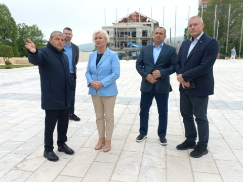 Latviya parlamentinin sədri Şuşaya gedib - YENİLƏNİB