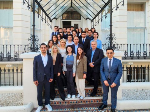 Emin Əmrullayev Britaniyada təhsil alan azərbaycanlı tələbələrlə görüşdü