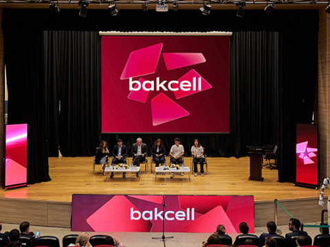 “Bakcell”in Baş İcraçı Direktoru şagirdlərlə görüşüb - FOTOLAR