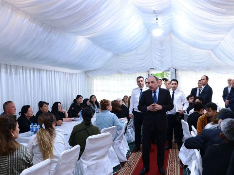 Baş prokuror Nizami rayonunda vətəndaşları qəbul edib