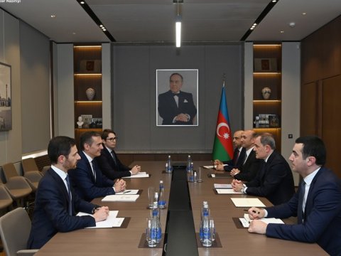 Yeni səfir etimadnaməsinin surətini nazirə təqdim etdi