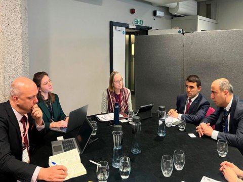 Emin Əmrullayev Dünya Təhsil Forumunda görüşlər keçirib