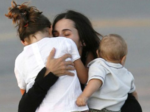 İki azyaşlı övladı ilə itkin düşən qadın tapıldı