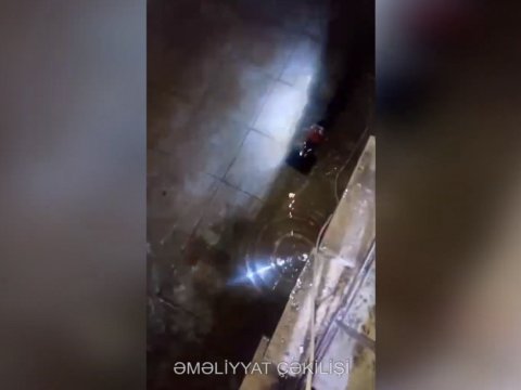 Binanın zirzəmisinə su dolmasının qarşısı alındı - VİDEO