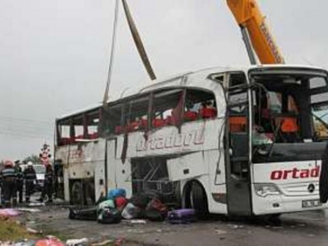 İranda avtobus qəzası - Ölən və yaralananlar var