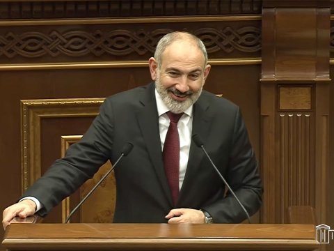 Paşinyan kilsəni \