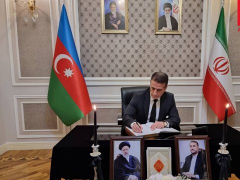 Əli Əlizadə İran səfirliyini ziyarət etdi 