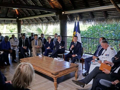 Makron Yeni Kaledoniyaya səfər edib