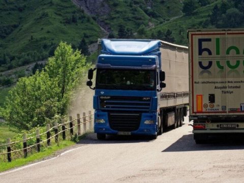 Gürcüstan bu il yük maşınlarının tranzitindən 21 milyon QAZANIB