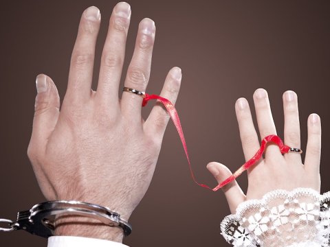 14 yaşlı qızı anasından xəbərsiz ərə verdilər