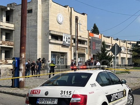 Gürcüstanda naməlum şəxs odlu silahla bankı qarətə cəhd edib