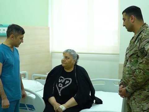 “YAŞAT” Fondu şəhid anasının əməliyyat xərclərini ödəyib