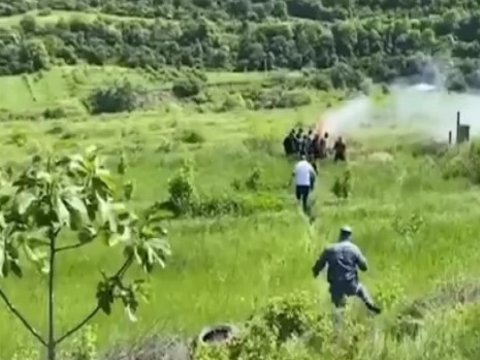 Ermənilər Qazaxın kəndlərini tərk edərkən evləri yandırır - VİDEO