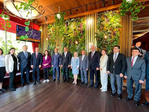 Emin Əmrullayev Mahmut Özerlə görüşdü