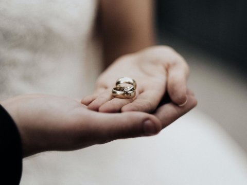 18 yaşdan tez nişanlanma qadağan edilsin! - Deputatdan TƏKLİF