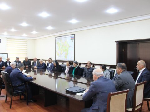 İcra başçısı Həcc ziyarətinə gedəcək şəhid ailələri ilə görüşdü