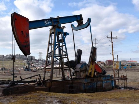 Azərbaycan neftinin qiyməti 82 dollara DÜŞÜB