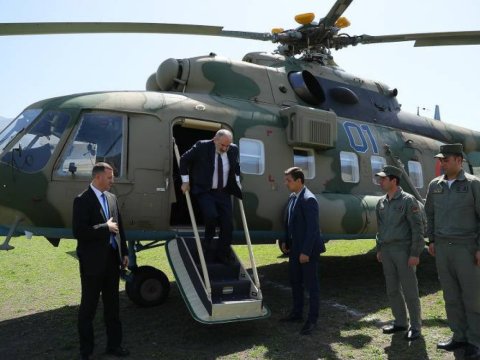 Paşinyanın helikopteri məcburi eniş edib
