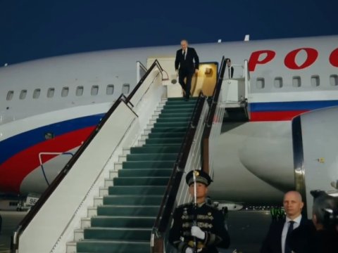 Putin Özbəkistandadır - VİDEO