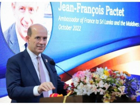 Fransa səfiri evində ölü tapıldı