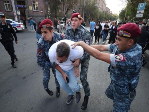 Ermənistanda vətəndaş itaətsizliyi aksiyası başladı - VİDEO