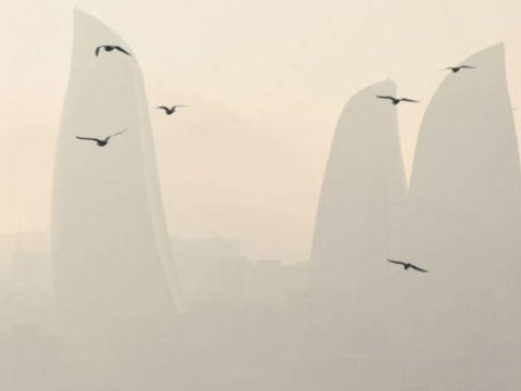 Tozlu hava şəraiti davam edir