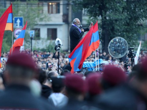 Keşiş Paşinyanı sakitcə iqtidardan getməyə ÇAĞIRDI