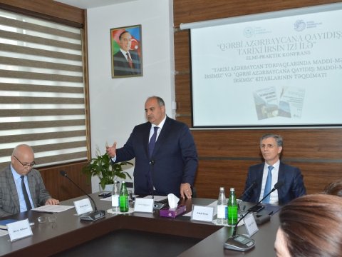 Rektor yeni çap olunmuş kitabların əhəmiyyətindən danışdı - FOTO