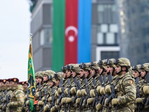 Bu hərbi qulluqçulara iki və üç dəfə məzuniyyət verilə bilər 