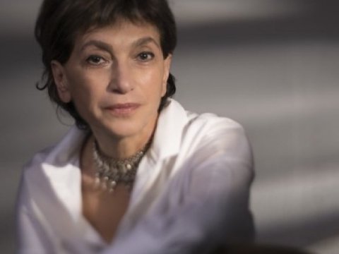 Rejissordan deputat övladlarına: Atanızla mübahisədən çəkinməyin, pəncərədən çölə baxın!