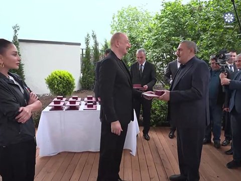 Prezidentlə xanımı xocalılılarla... - VİDEO