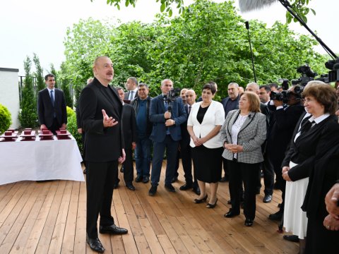 Prezident və xanımının Xocalıya köçən sakinlərlə səmimi söhbəti
