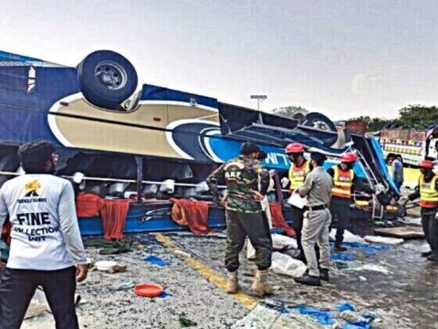 Pakistanda dəhşətli qəza - 28 nəfər öldü