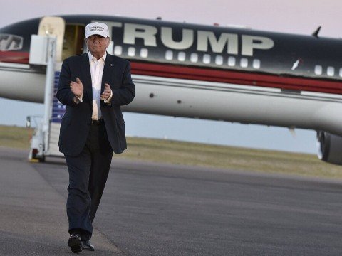 Tramp borca görə təyyarəsini satıb