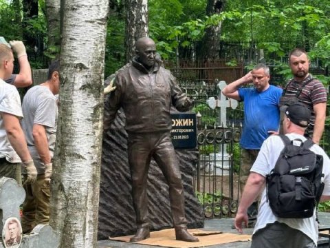 Priqojinə qəbirüstü abidə QOYULDU