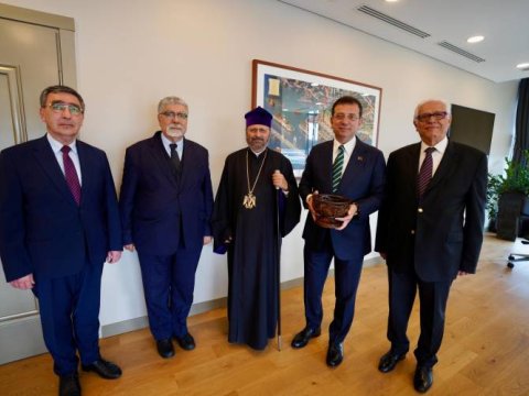 Erməni keşiş Əkrəm İmamoğlunun qəbuluna getdi