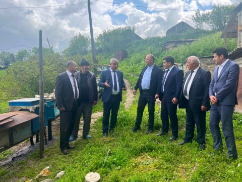 Aparat rəhbəri Daşkəsəndə vətəndaşları qəbul edib - Təsərrüfatlara başa çəkib